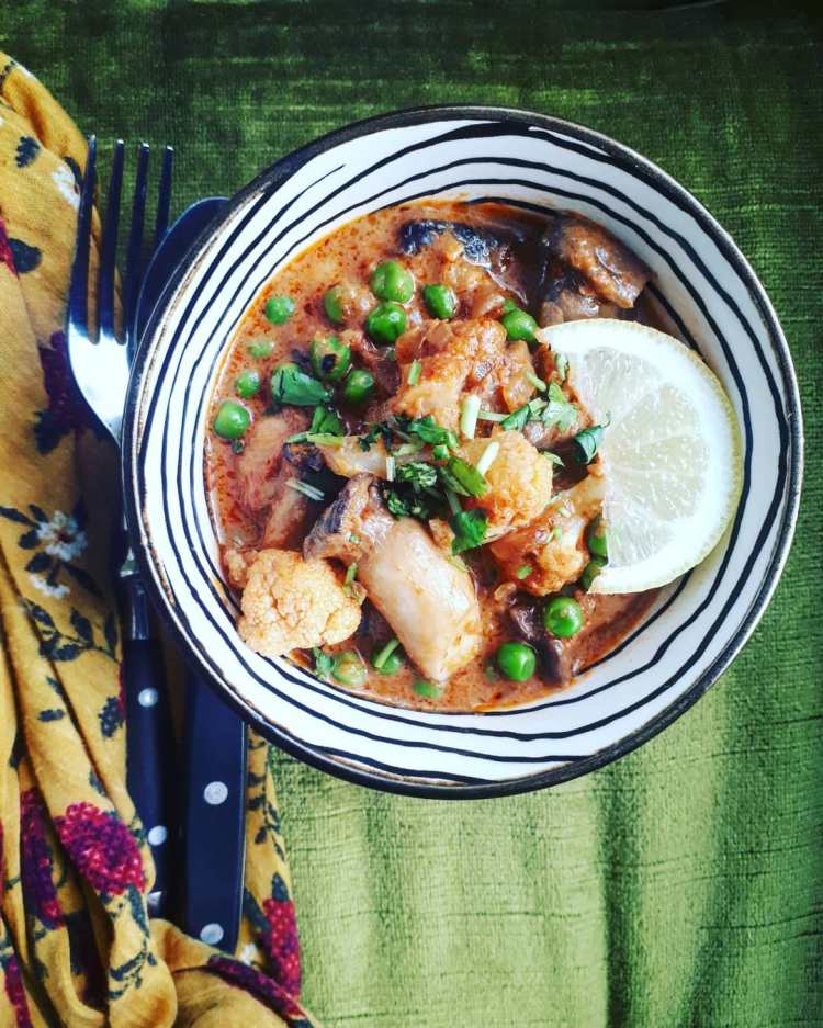 cari rouge aux champignons